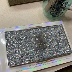 It cosmetics eye and cheek palette